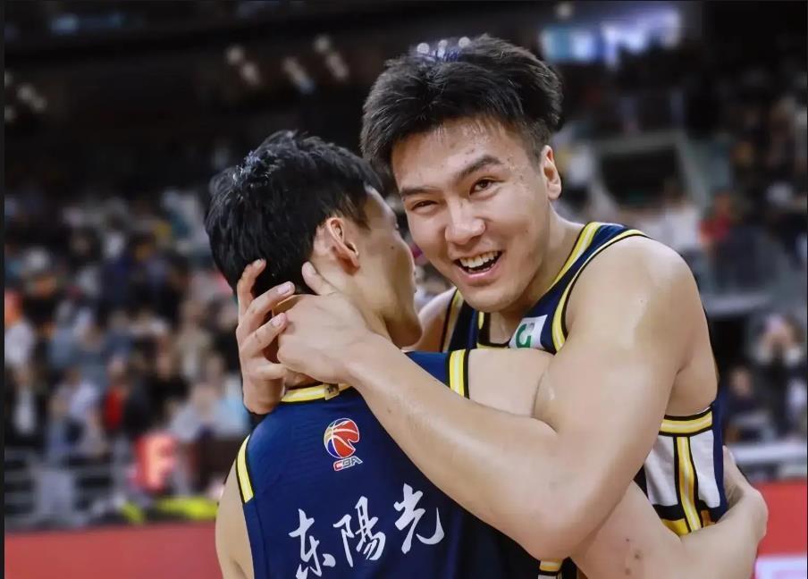 上赛季广东队的首发，新赛季或无球可打；朱芳雨称徐昕只租不卖