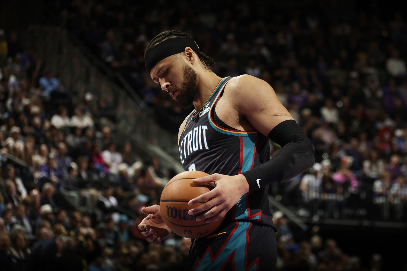 开云-16中3&amp;三分7中0得10分！奥特：我们换防坎宁安对他进行持球压迫