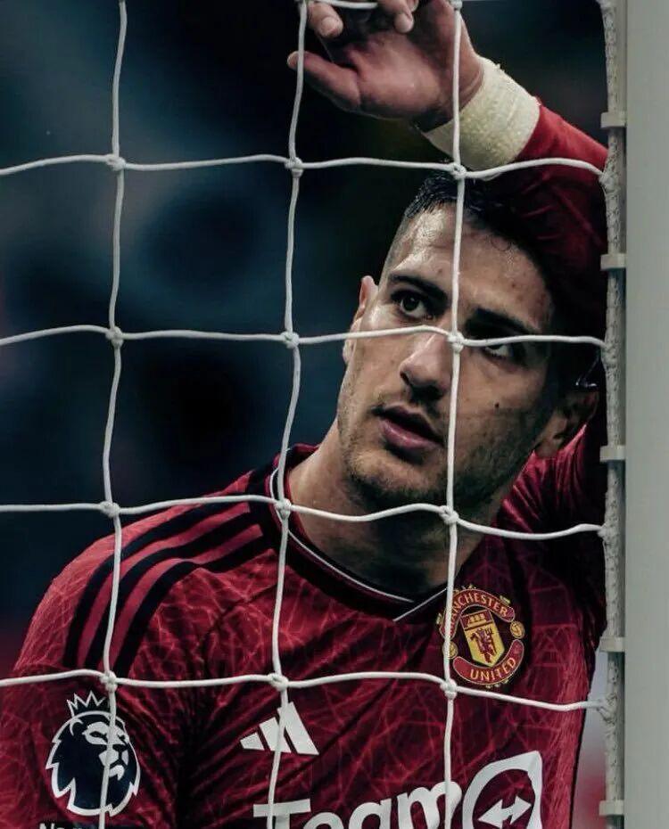 开云官网-邮报：达洛特相信自己应该成为球队未来的首选右后卫