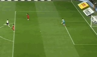 开云官网-穆勒助攻戴帽却空门不进，锋狂拜仁防线稍显托大