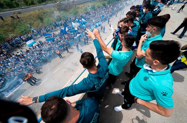 开云-武磊西乙毕业快乐 Back to the first your papá！